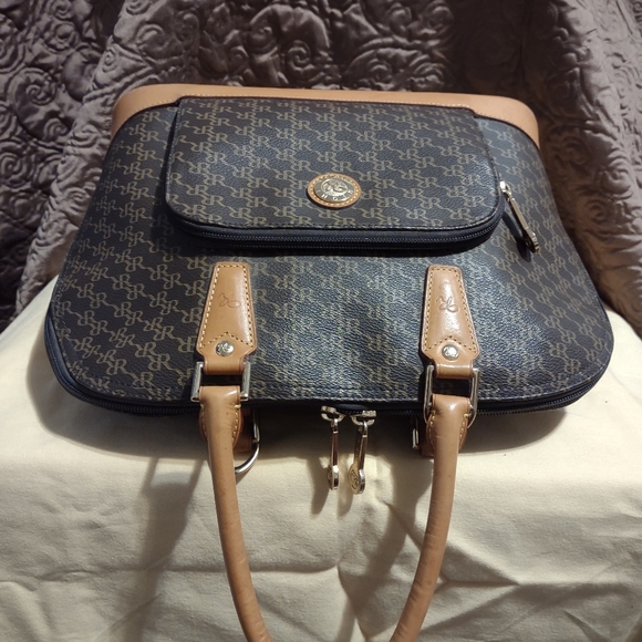 🛍️Rioni Signature Dome Handle Handbag🛍️ - Picture 9 of 14